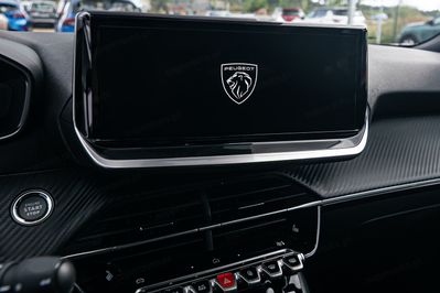 Peugeot 2008 Allure e-DCS 1.2 mHEV