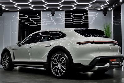 Porsche Taycan Turbo Cross Turismo