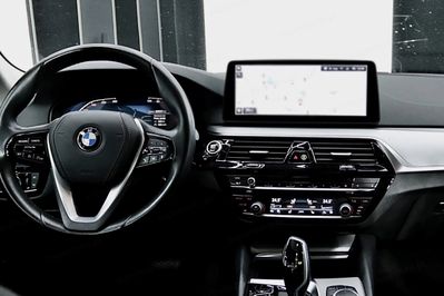 BMW Seria 5 530d Luxury Line aut