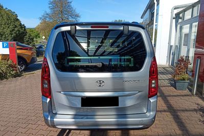 Toyota Proace City Verso Family MT6