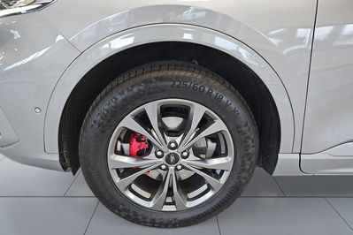 Ford Kuga 2.5 FHEV AWD ST-Line X