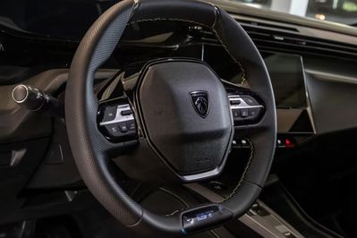 Peugeot 408 GT Exclusive S&S 1.2 mHEV  e-DSC6