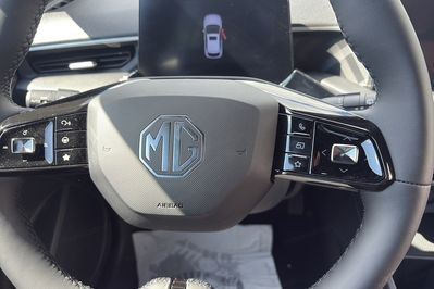 MG 3 Exclusive 1.5 Hybrid+ AT