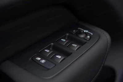 Volvo XC60 T6 Plug-In Hybrid AWD Ultra Dark