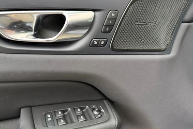 Volvo XC60 T6 Plug-In Hybrid AWD Ultra Dark