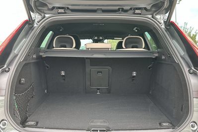 Volvo XC60 B5 AWD Plus Dark