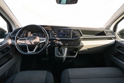 Volkswagen Caravelle T6.1 L2H1 AT