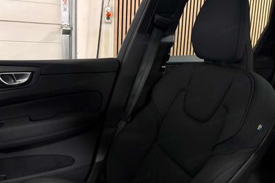 Volvo XC60 B5 AWD Plus Dark