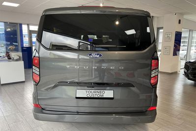 Ford Tourneo Custom 320 L2H1 Titanium A8