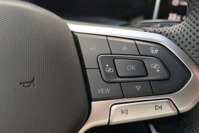 Volkswagen Golf R-Line 1.5 TSI HEV