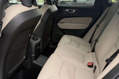 Volvo XC60 B5 AWD Plus Dark