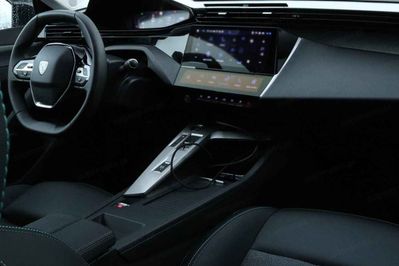 Peugeot 308 Allure e-DCS6 1.2 mHEV