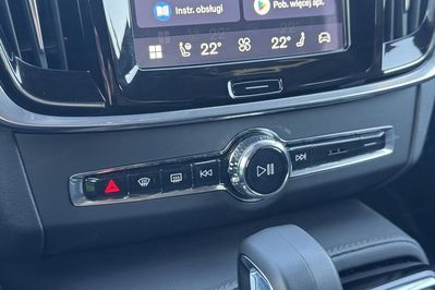 Volvo V90 T6 AWD Plug-In Hybrid Plus Dark aut