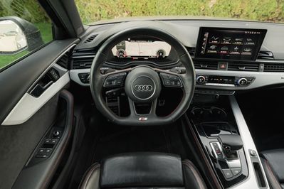 Audi A4 45 TFSI mHEV quattro S Line S tronic