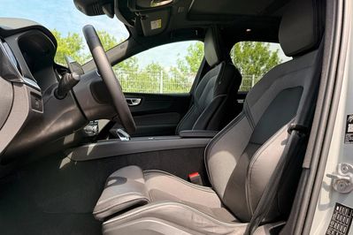 Volvo XC60 B5 B AWD Plus Black Edition aut