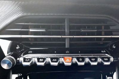 Peugeot 2008 Allure EAT8 1.2 PureTech