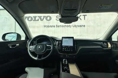 Volvo XC60 B5 B AWD Plus Dark