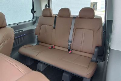 Hyundai Staria Kombi Luxury HEV AT