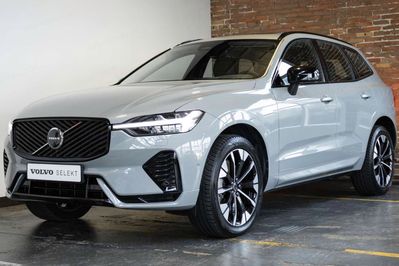 Volvo XC60 B5 AWD Ultra Dark