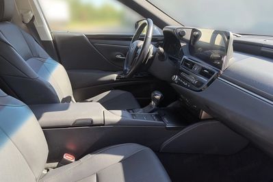 Lexus ES 300h Business Edition