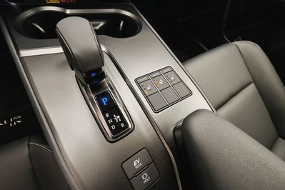 Lexus UX 300h F Sport Design 2.0 Hybrid Dynamic Force