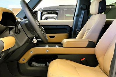 Land Rover Defender 110 3.0 D250 X-Dynamic HSE