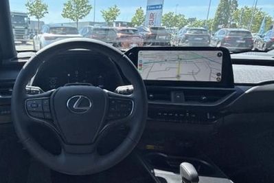 Lexus UX 300h F Sport Design Hybrid Dynamic Force
