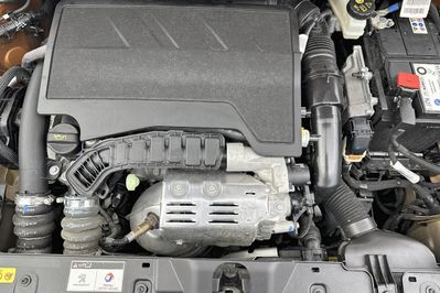 Peugeot 2008 GT 1.2 PureTech EAT8