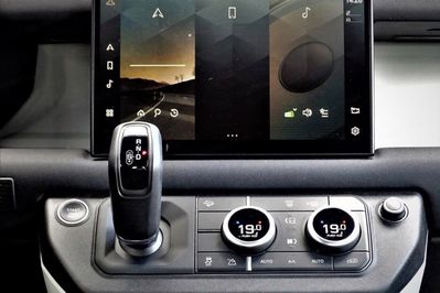 Land Rover Defender 110 3.0 D250 S