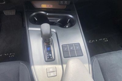 Lexus UX 300h Business