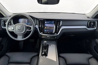 Volvo V60 B4 B Plus Dark