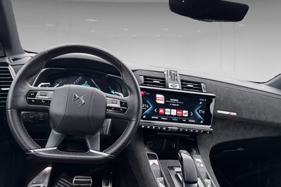 DS DS 7 Performance Line 1.6 E-Tense Hybrid AT