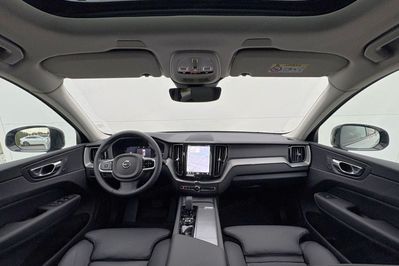 Volvo XC60 T6 Plug-In Hybrid AWD Plus Dark aut