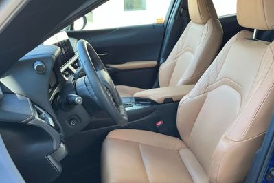 Lexus UX 300h F Sport Design