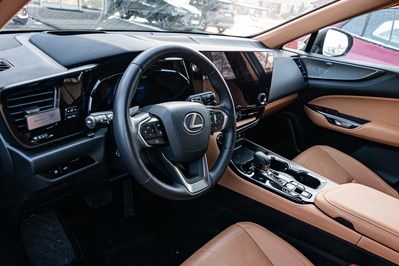 Lexus NX 450h+ Omotenashi 2.5 Hybrid Plug-in AWD