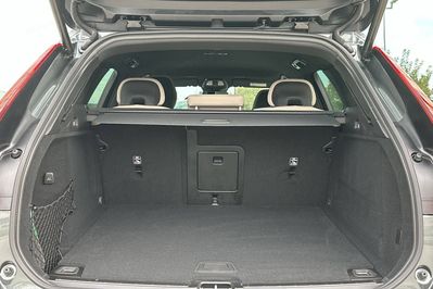 Volvo XC60 B5 AWD Plus Dark