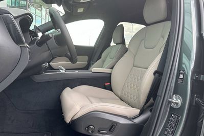Volvo XC60 B5 AWD Plus Dark