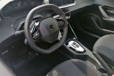 Peugeot 2008 Edition e-DCS6 PureTech mHEV