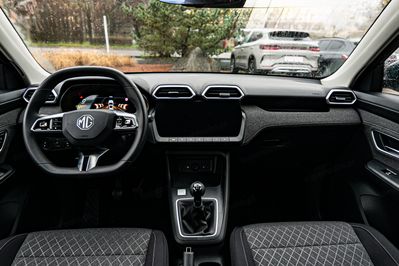 MG ZS 1.5  Standard MT