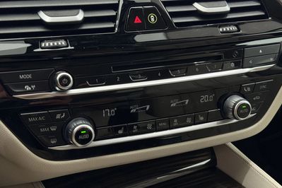 BMW Seria 5 520d xDrive Luxury Line aut