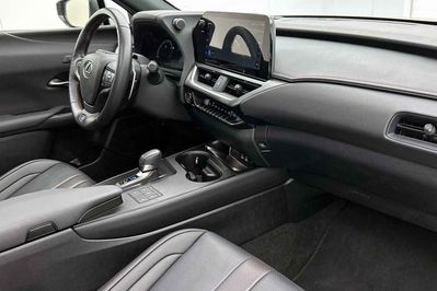 Lexus UX 300h F Sport 2.0 Hybrid Dynamic Force