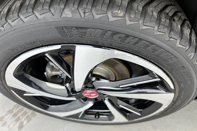 DS DS7 Performance Line 1.6 E-Tense Hybrid AT