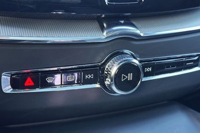 Volvo XC60 T8 Plug-In Hybrid AWD Ultra Dark