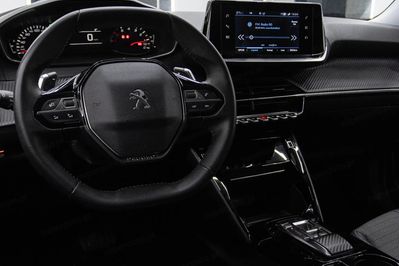 Peugeot 2008 PureTech Allure S&S EAT8