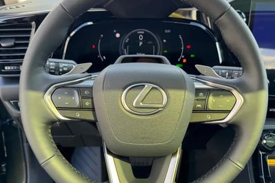 Lexus NX 450h+ Omotenashi AWD