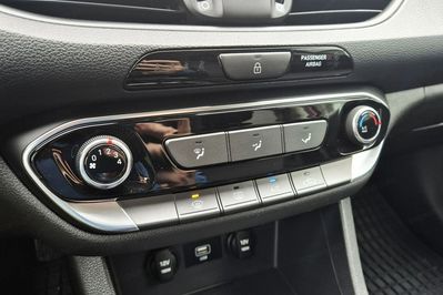 Hyundai i30 1.5 t-Gdi 48V-Hybrid Intro