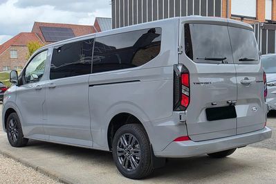 Ford Transit Custom Kombi M1 320 L2H1 Limited A8