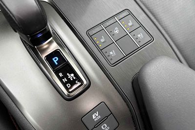 Lexus UX 300h F Sport 2.0 Hybrid Dynamic Force