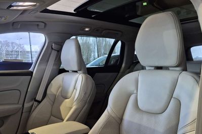 Volvo V60 T6 AWD Plug-In Hybrid Ultra Dark
