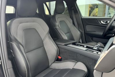 Volvo V60 B4 B Plus Dark